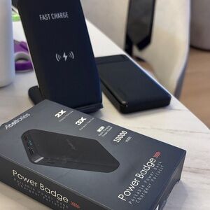 Power Badge 10000mAh Portable Power Bank bundle - Black